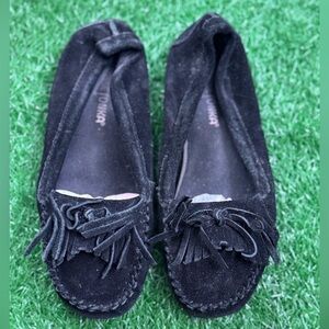 Minnetonka‎ Black Suede Moccasins Size 6.5